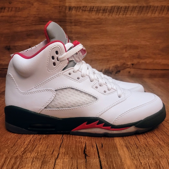 Nike Air Jordan 5 Retro Fire Red 2013 GS Size 6y DS 440888-100 Brand New - Picture 2 of 12
